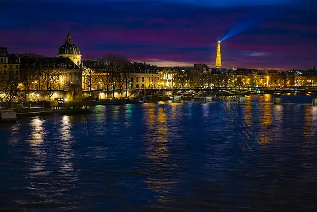 Paris, ville, ville lumière